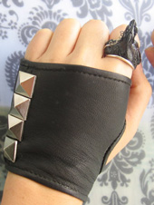 Jungle Tribe Pyramid Hand Spats