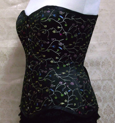 42 Chatterley Blk Floral Vine